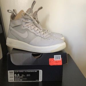 Women’s Air Force 1 Ultraforce Mid (Vast Grey)
